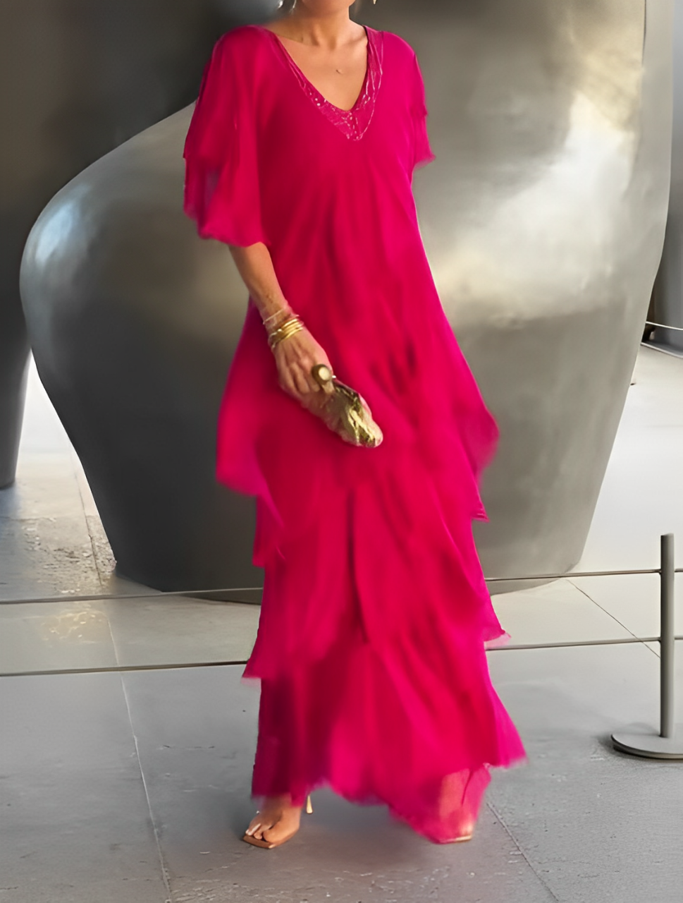 Bronisława – Zwiewna sukienka maxi z artystycznym akcentem