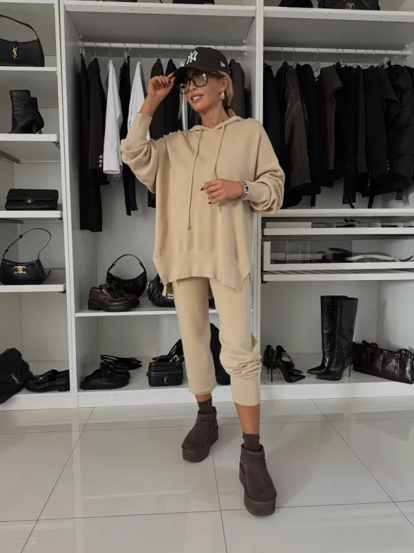 Marika - Dwuczęściowy komplet damski z długim rękawem, kapturem i okrągłym dekoltem